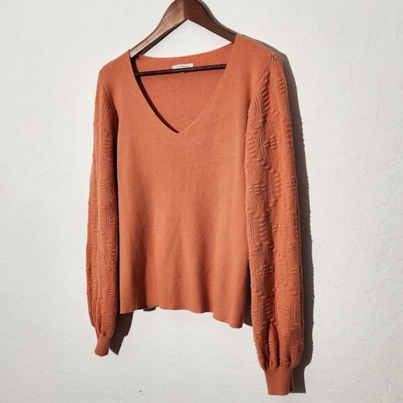 Vila Milano Women's V-neck Sweater in size Medium - Picture 2 of 5